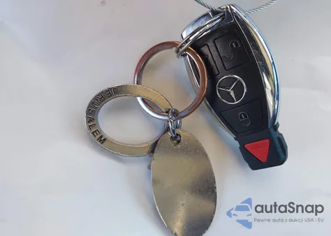 2017 Mercedes-Benz C 300 z USA, uszkodzony, nr VIN 55SWF4JB4HU228255